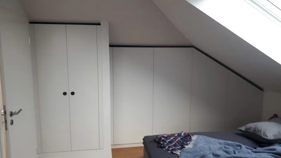 Einbauschrank im Schlafzimmer unter der Schräge — Björn Schillinger Schreinermeister, Germering