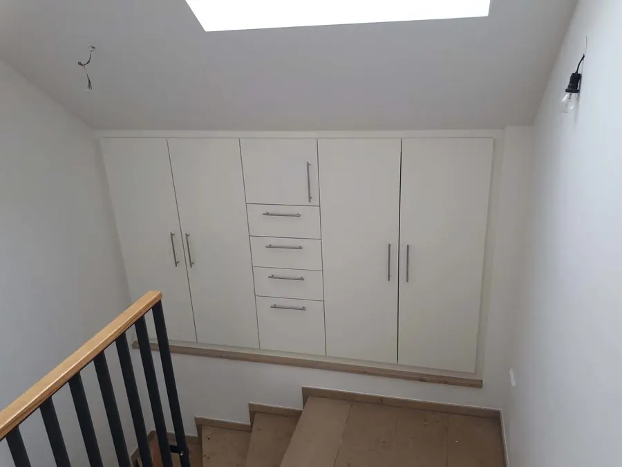 Einbauschrank im Treppenhaus — Björn Schillinger Schreinermeister, Germering