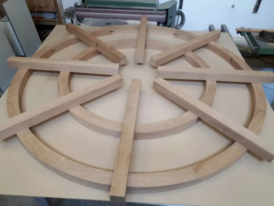 Rundes Holzelement im Bau in der Werkstatt — Björn Schillinger Schreinermeister, Germering