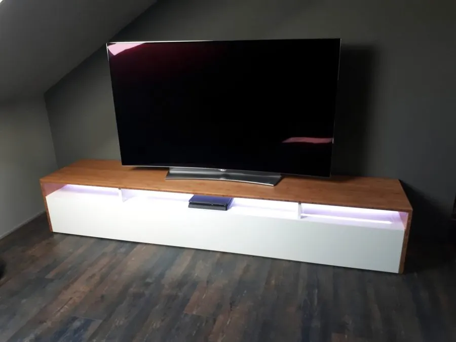 Sideboard mit LED und Fernseher — Björn Schillinger Schreinermeister, Germering