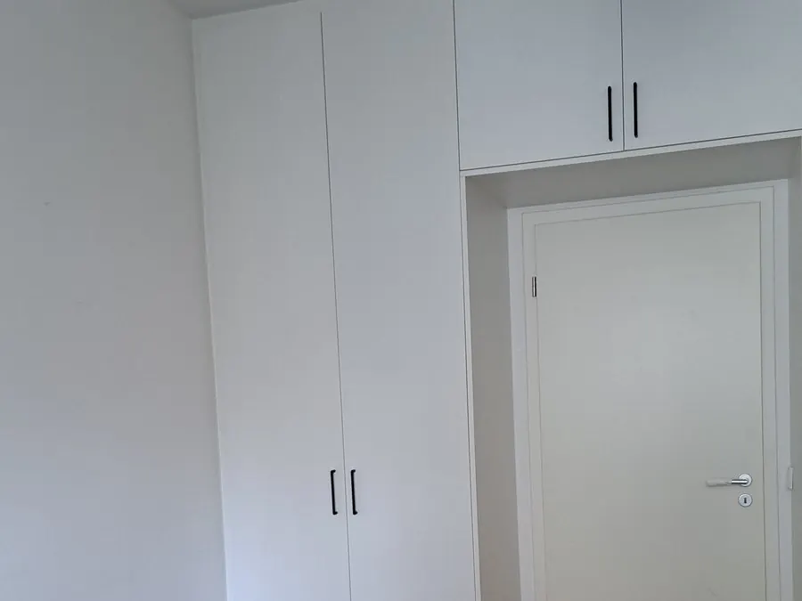 Stauraumschrank über der Zimmertür — Björn Schillinger Schreinermeister, Germering