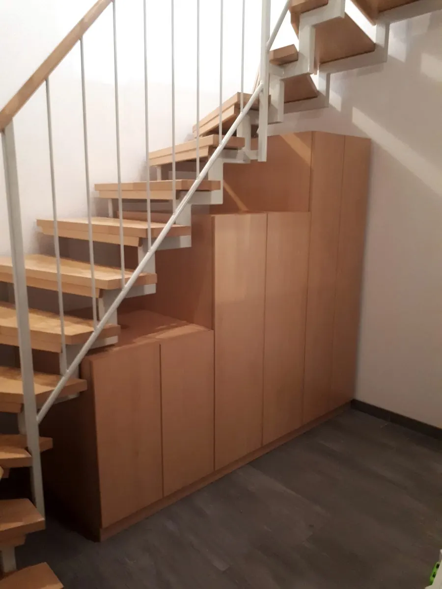 Treppenschrank mit Auszügen in Buche — Björn Schillinger Schreinermeister, Germering