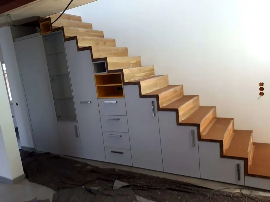 Treppe mit Schubladen in den Stufen — Björn Schillinger Schreinermeister, Germering